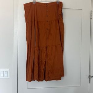 NWT Old Navy skirt. Size: 2X. Perfect for Fall!